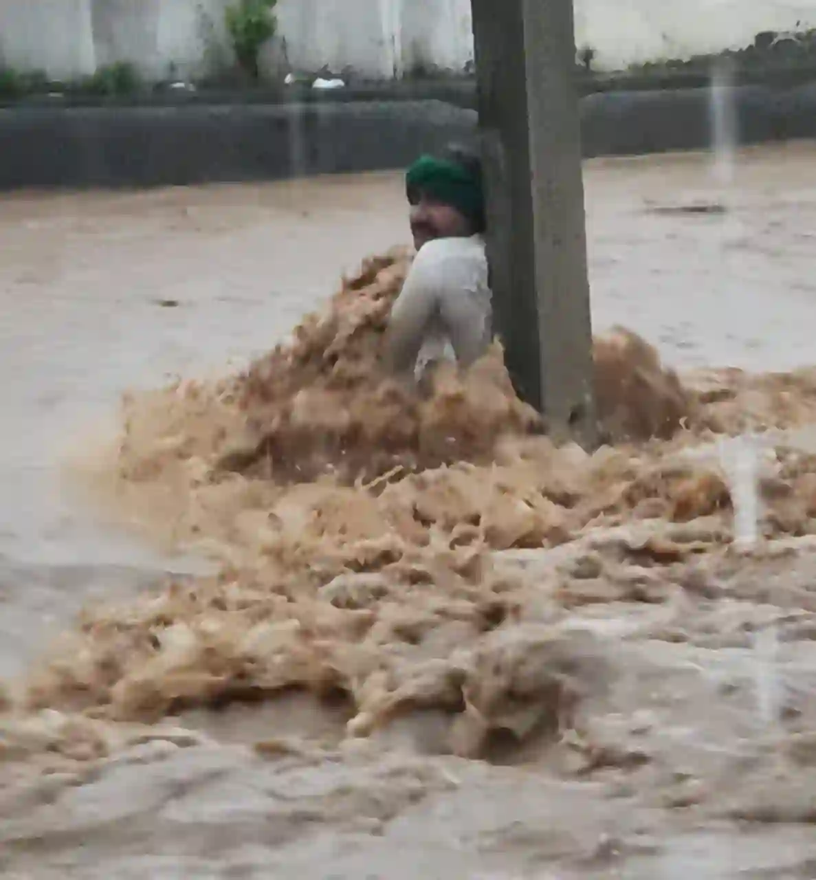 bailhongal-shaken-by-torrential-rains-a-young-man-risked-his-life-to-stop-the-water-from-flowing-out